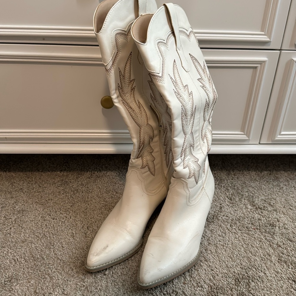 WHITE WESTERN BOOTS